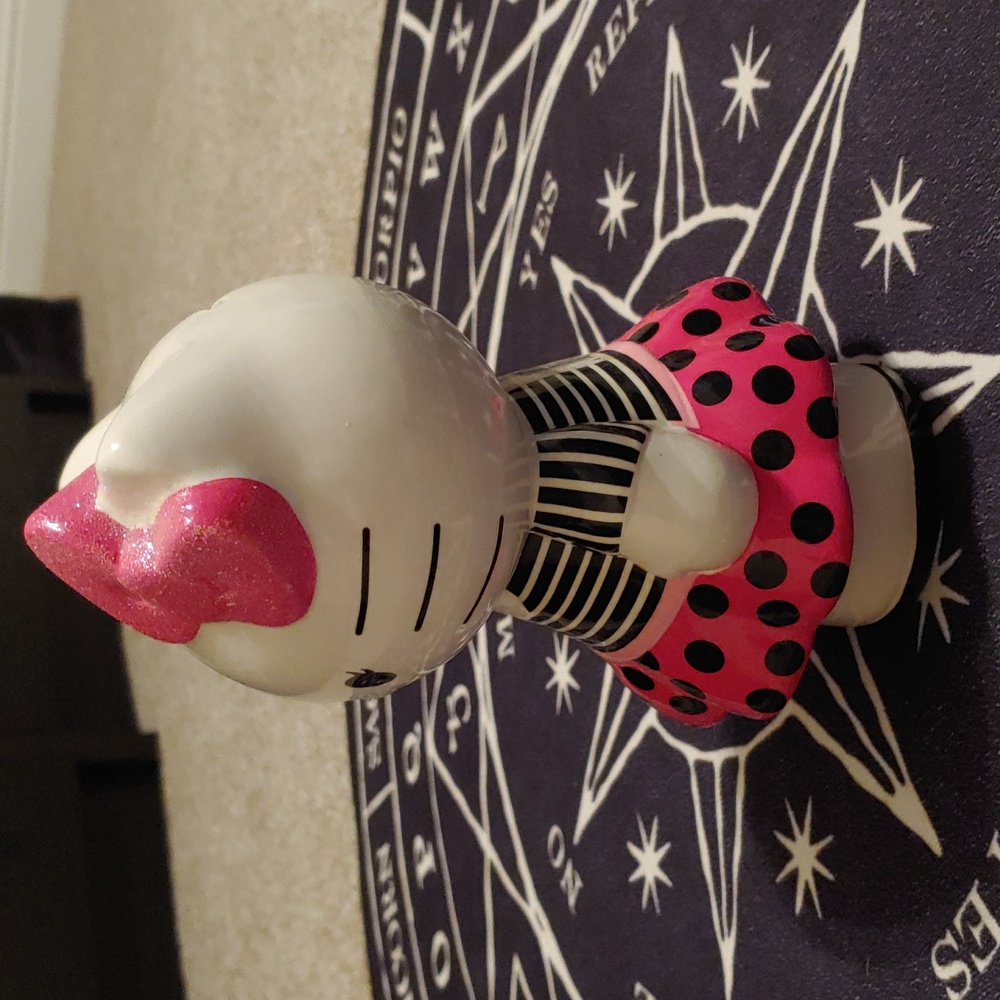 Hello Kitty Coin Bank - Picture 2 of 5